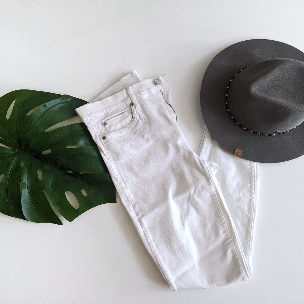 Fresh white jeans!